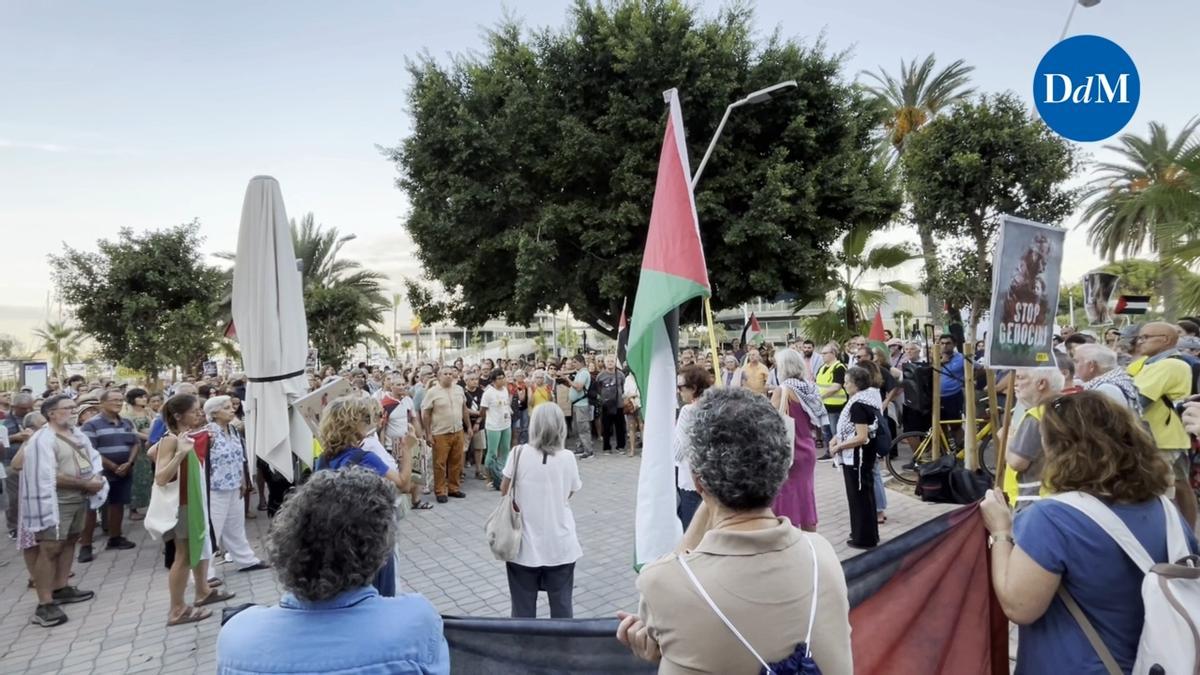 Más de 200 personas protestan frente al consulado de EE UU en Palma contra la matanza palestina