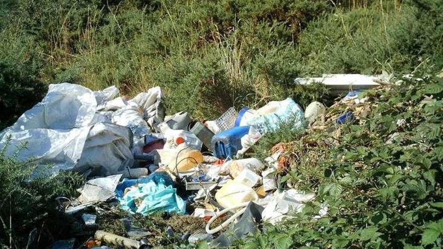 Vertedero incontrolado en Agrosario, Carboentes.