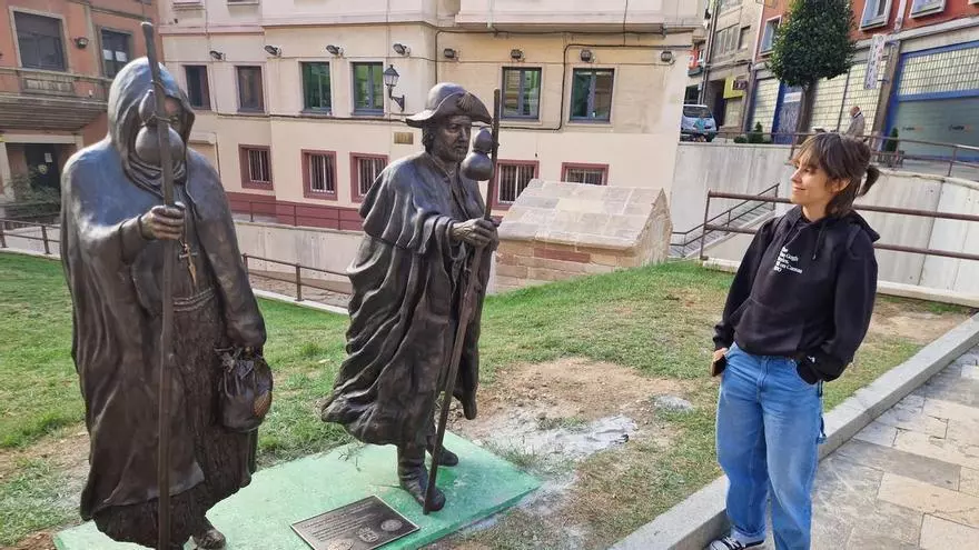 Así es la nueva escultura que sorprende en Oviedo: "Es muy bonita y mejora el entorno"