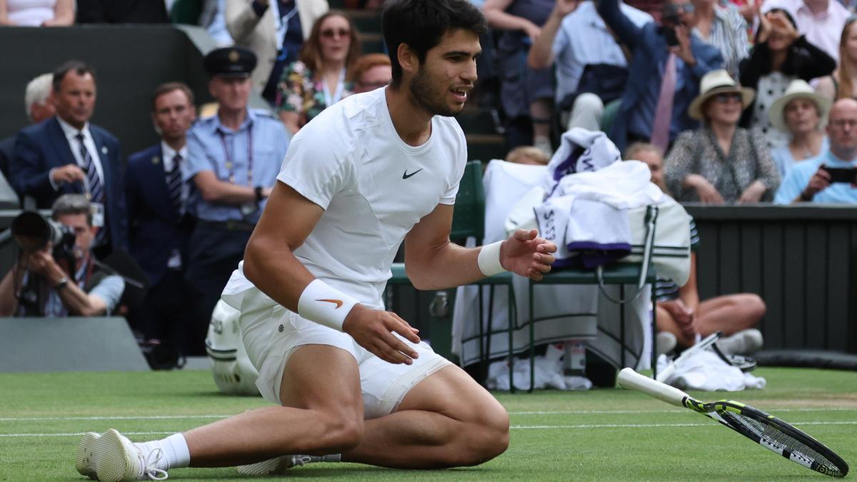 Alcaraz borda su primer Wimbledon