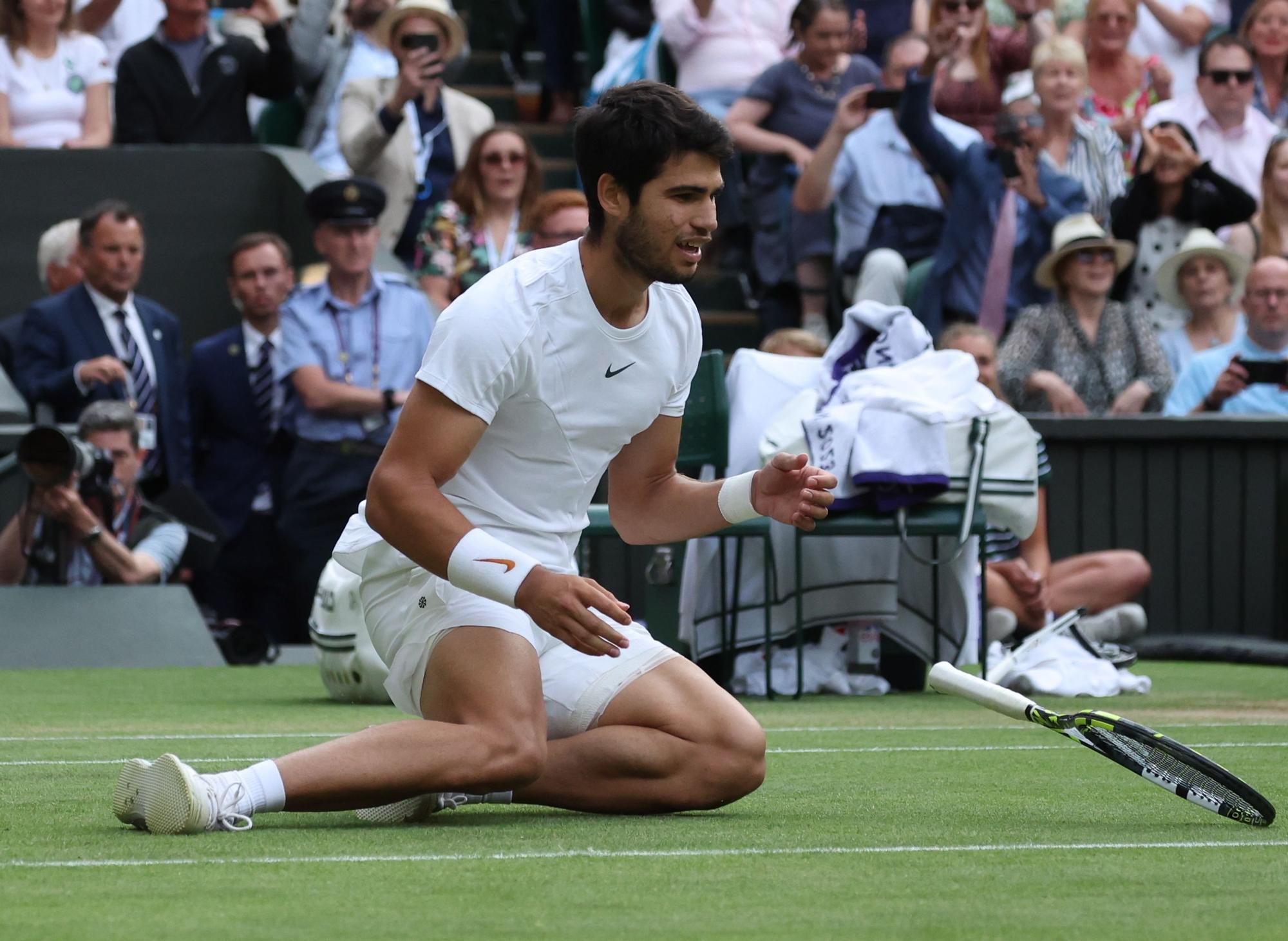 Alcaraz borda su primer Wimbledon