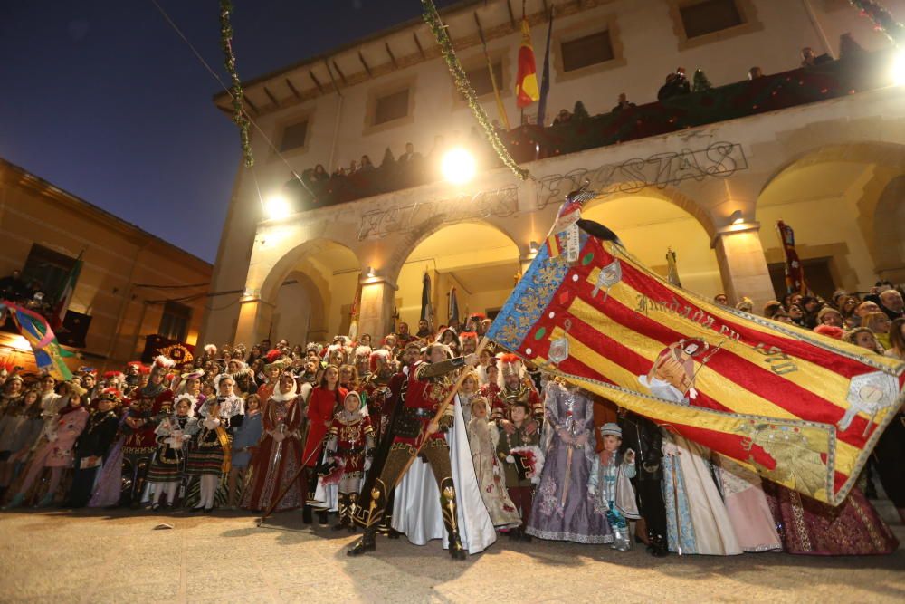 desfile de la comparsa Alagoneses de Sax