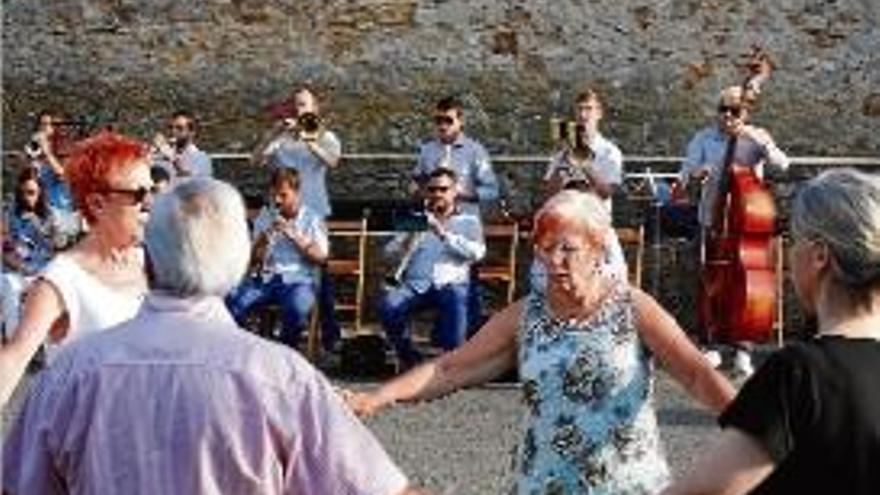 L&#039;audició de sardanes va anar a càrrec de la Cobla Bisbal Jove.