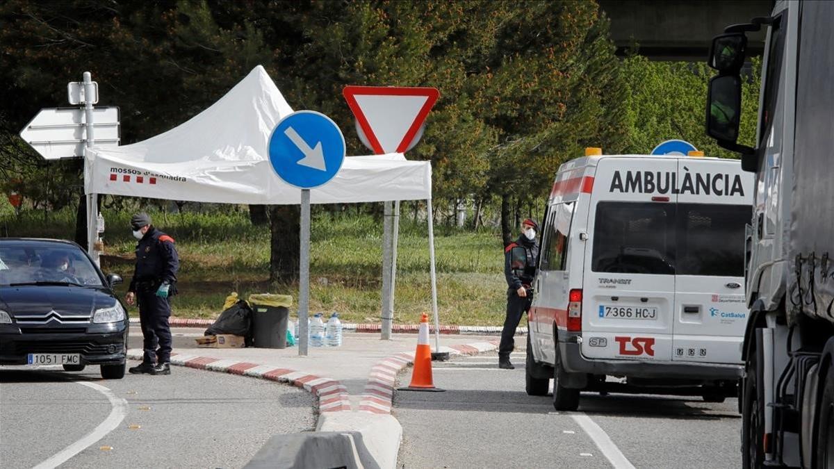 Los Mossos d'Esquadra controlan el acceso a los municipios de la Conca d'Òdena, el 26 de marzo del 2020