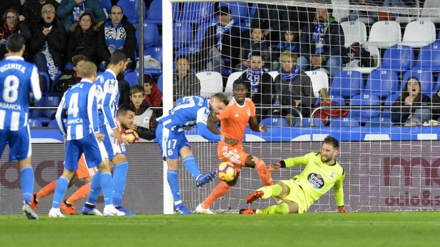 El Dépor golea 4-0 al Oviedo
