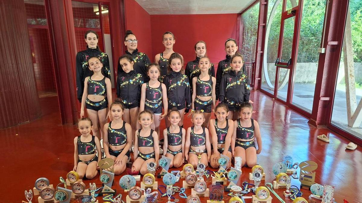 Las gimnastas del club turonés.