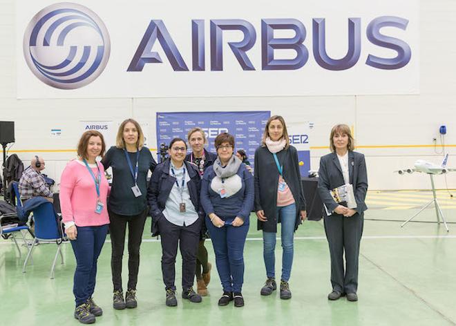 Teresa Busto y las jefas de planta de Airbus en Illescas.