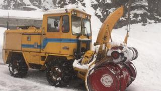 Habla un gijonés al que el operario sepultado por la nieve en San Isidro rescató hace un mes: “Es un profesional de la cabeza a los pies”