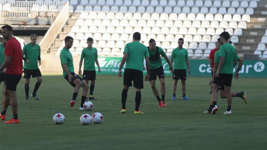 El Córdoba gana en un partido enloquecido a un Lorca muy blando atrás (2-4)