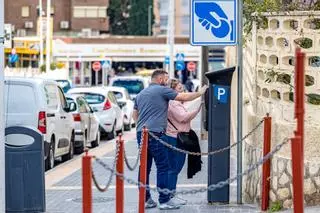 Benidorm reclamará a la empresa de la zona azul que reintegre lo cobrado de más en la 'app'