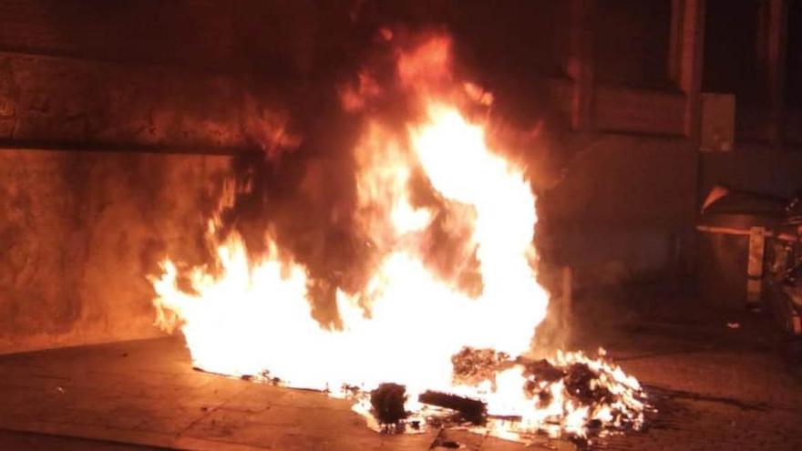 Detenidos dos jóvenes por quemar contenedores en Calatayud