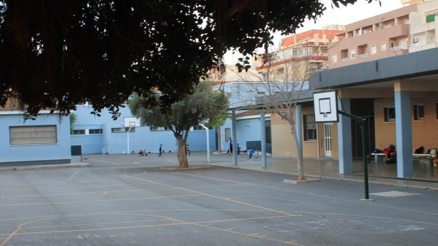 Imagen de uno de los patios del Colegio Inmaculada de Torrevieja, con medio siglo de historia