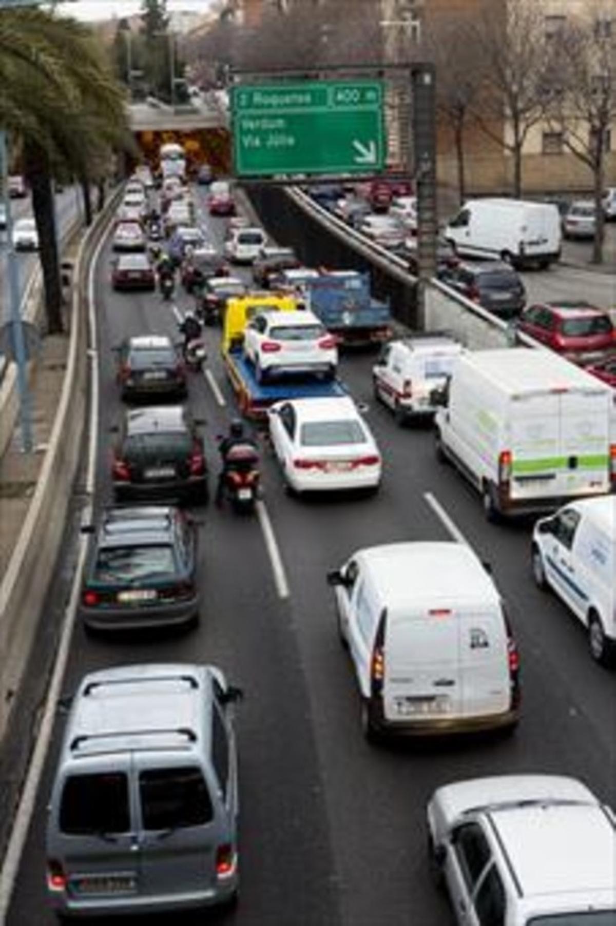 Un momento de congestión de tráfico en Barcelona.