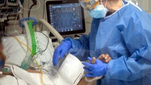 Un document intern als EUA suggereix que els vacunats podrien transmetre la variant delta