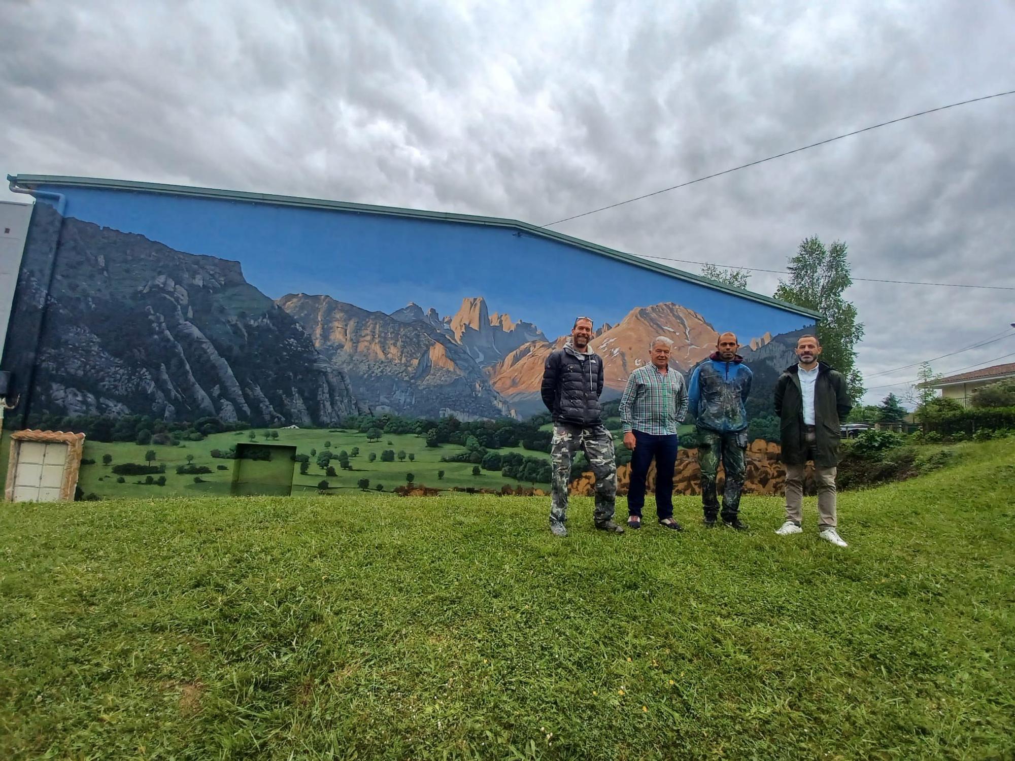 "La montaña viene a Siero": el concejo inaugura el grafiti gigante del pico Urriellu