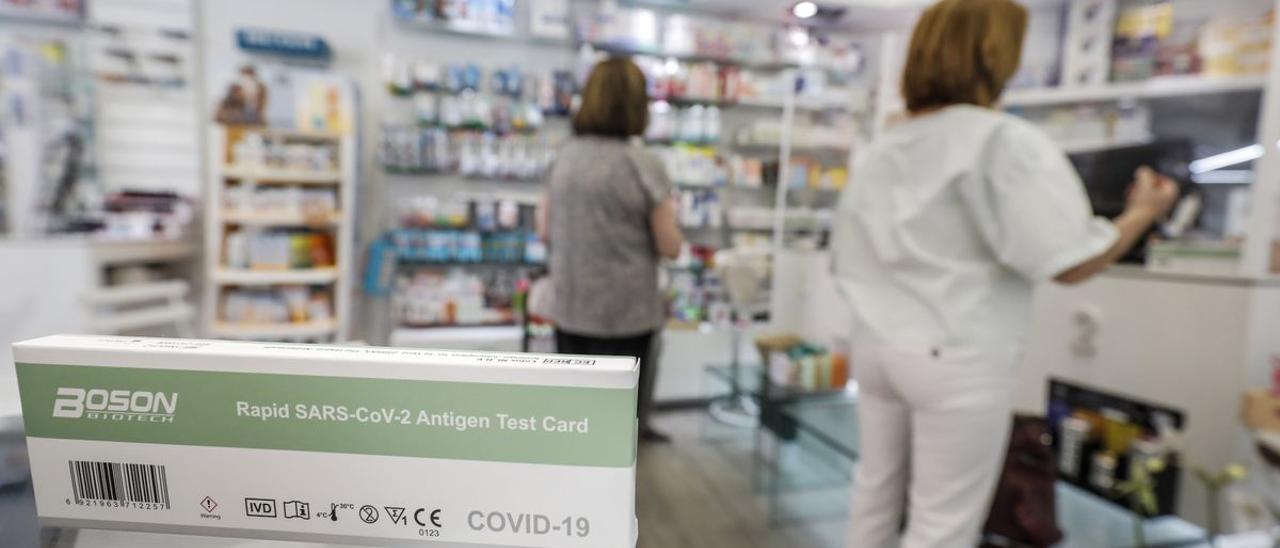 Una de las presentaciones de los test de antígenos autorizados en España para su venta solo en farmacias.