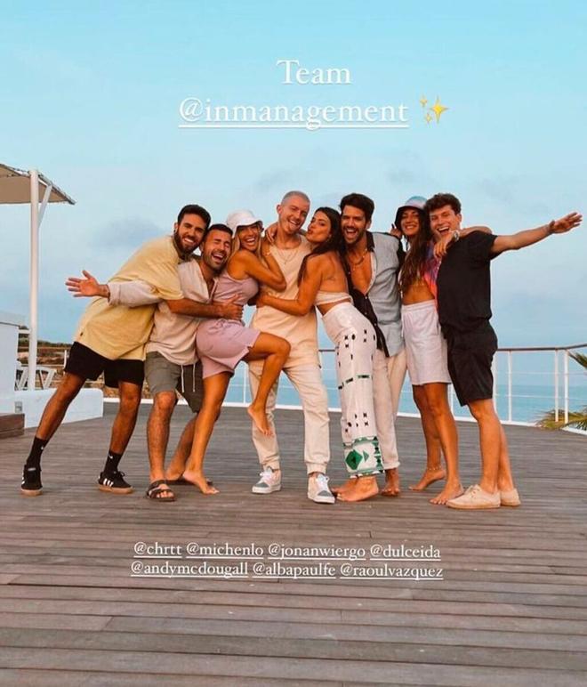 Dulceida con otros 'influencers' y Alba Paul en Ibiza