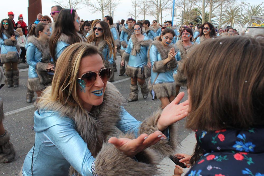 Roses viu un carnaval pletòric de gent i bon temps