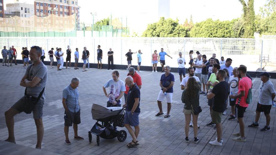 Largas colas en Castalia en el inicio de la última fase para abonarse al Castellón