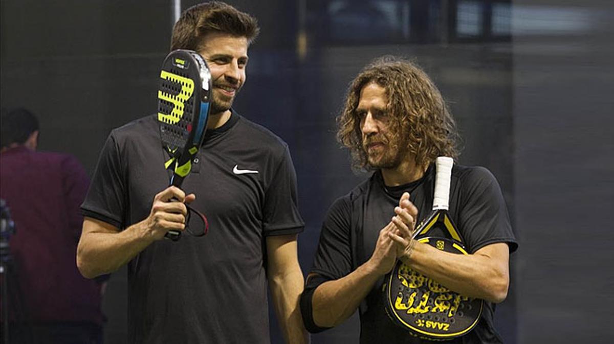 Piqué y Puyol se retan al pádel, en la inaguración de las pistas de pádel Bela, en Rubí.