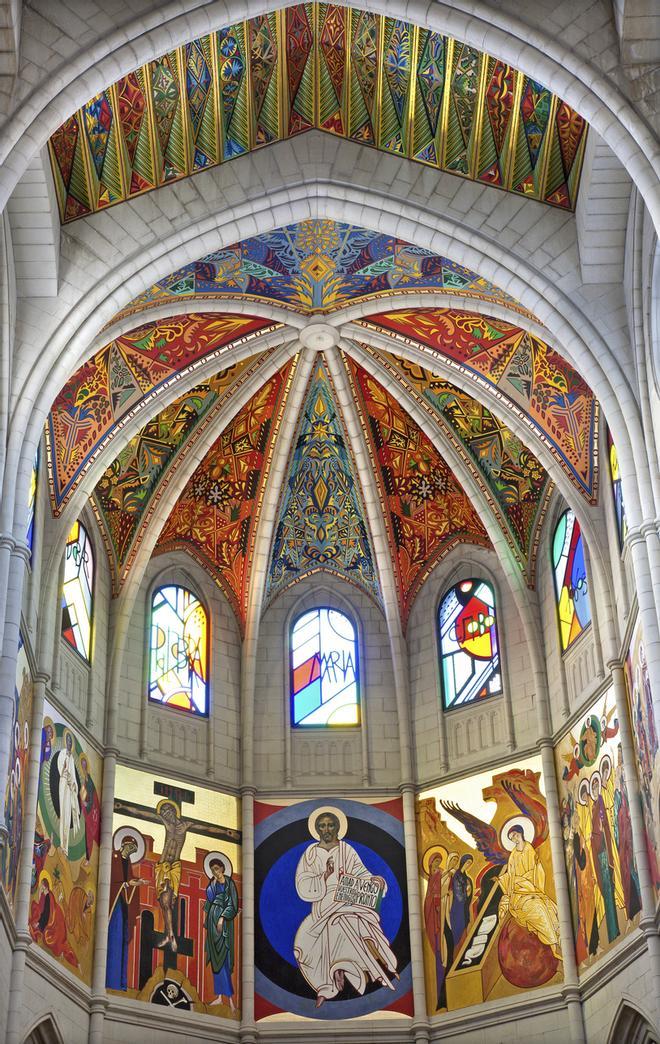 Murales y vidrieras de la Catedral de la Almudena