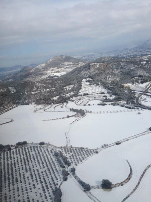 Vista aérea de la Marina Alta cubierta de nieve