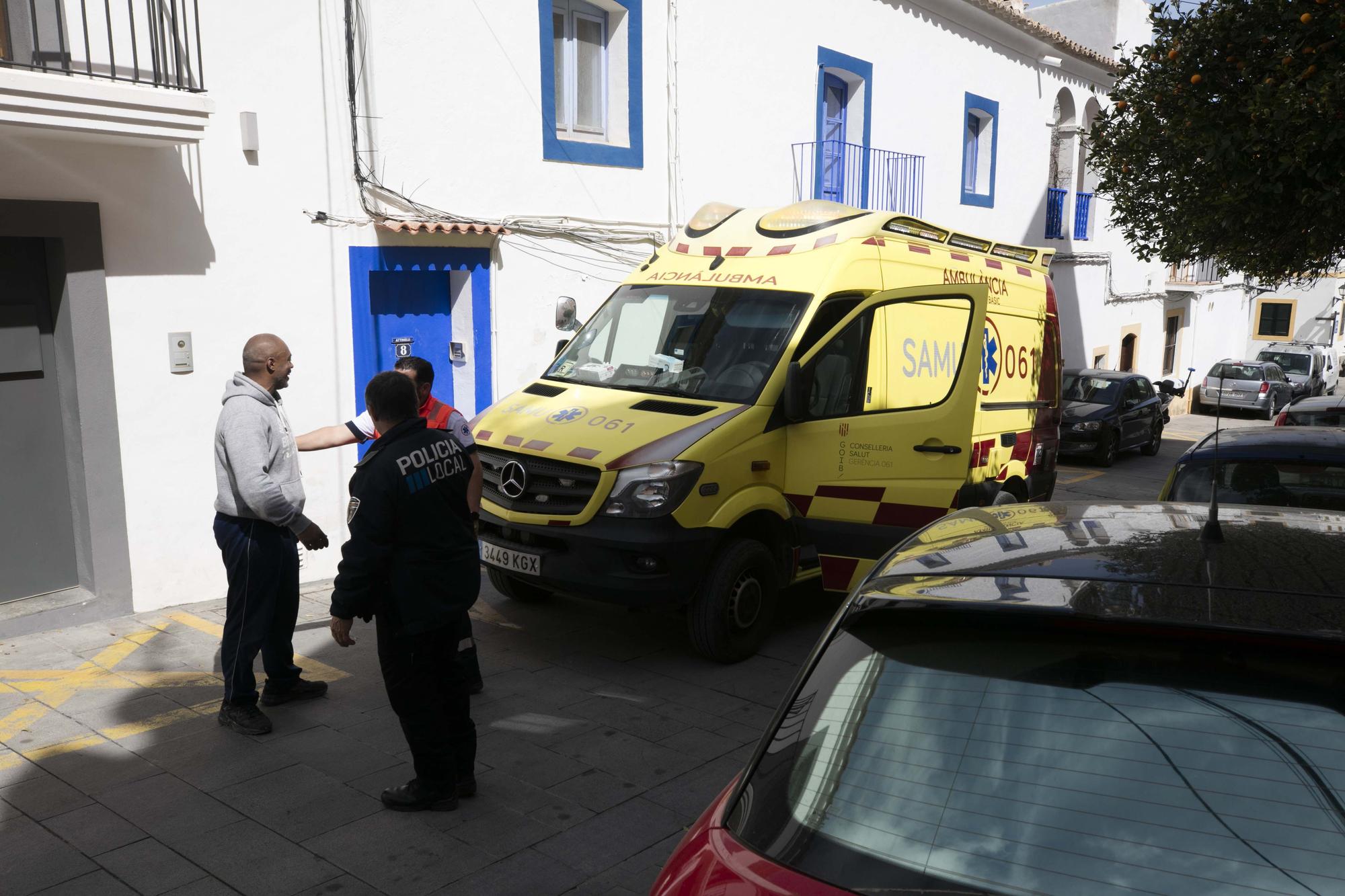 Galería de imágenes del toro mecánico siniestrado contra una casa en Ibiza