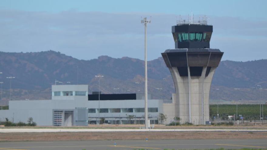 Imagen de la torre de control del aeropuerto de Corvera