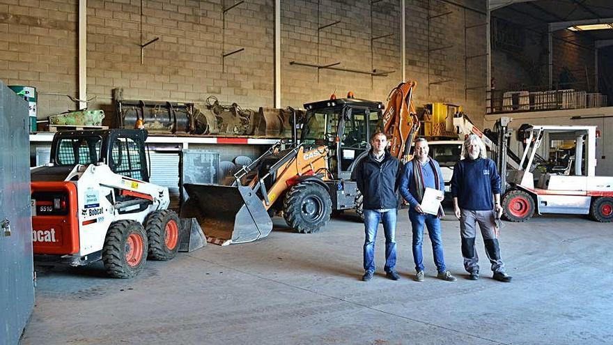 Varios miembros del Ayuntamiento y la brigada municipal de Manacor.