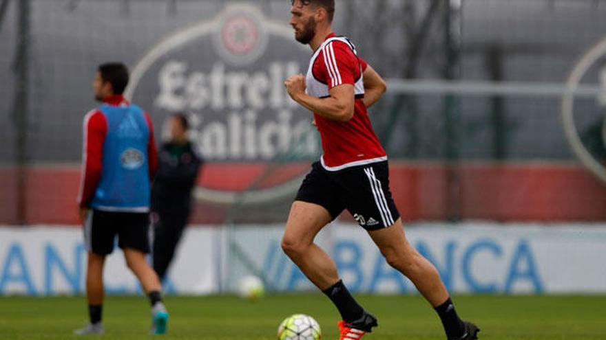 Sergi Gómez entrenando en A Madroa // R. GROBAS