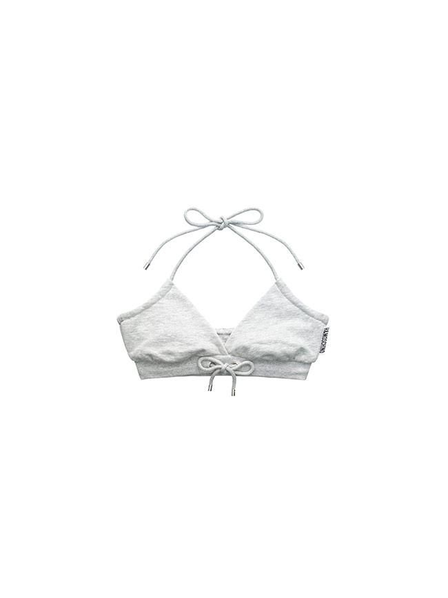 Todas las imágenes de la colección de Moschino x H&M: top triangular deportivo