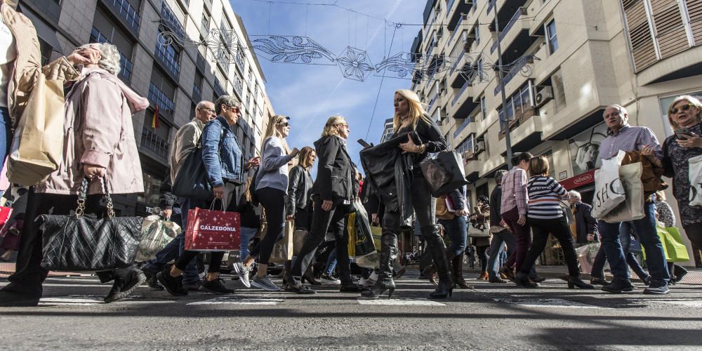 El Black Friday colapsa el centro de Alicante