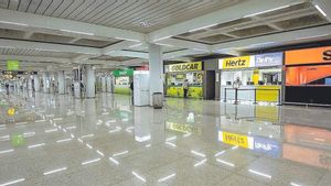 Acusen les aerolínies de col·lapsar els jutjats per les anul·lacions per covid