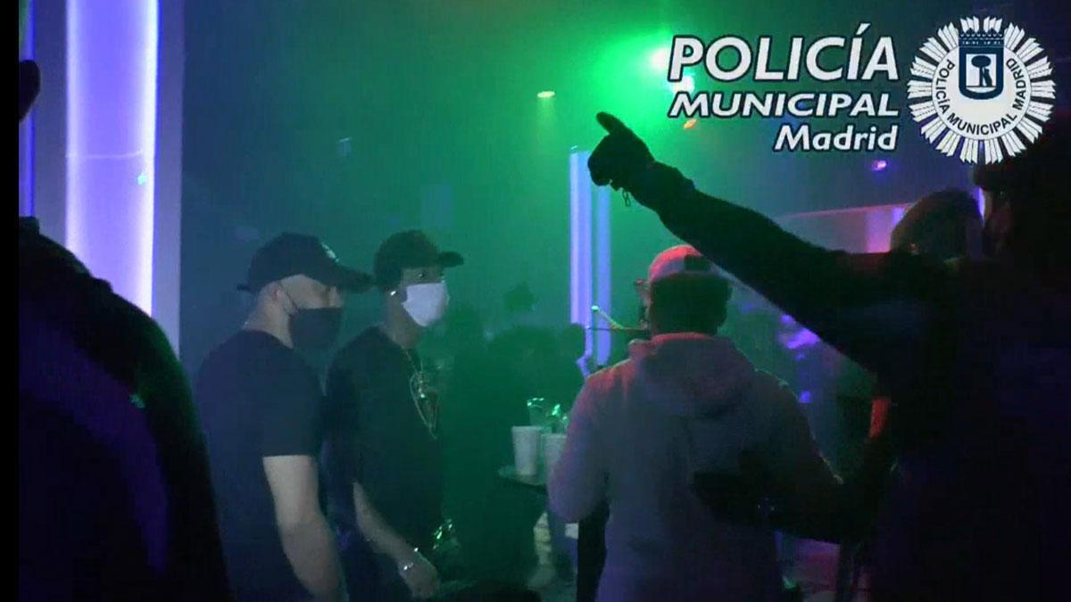 Desalojado un pub con 75 personas bebiendo y fumando sin mascarilla en Madrid