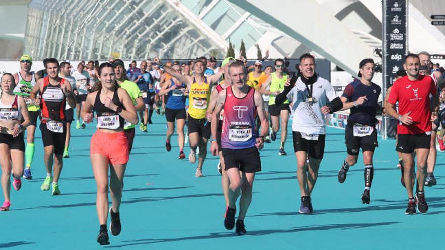 Llegada a meta de corredores el pasado domingo en Valencia