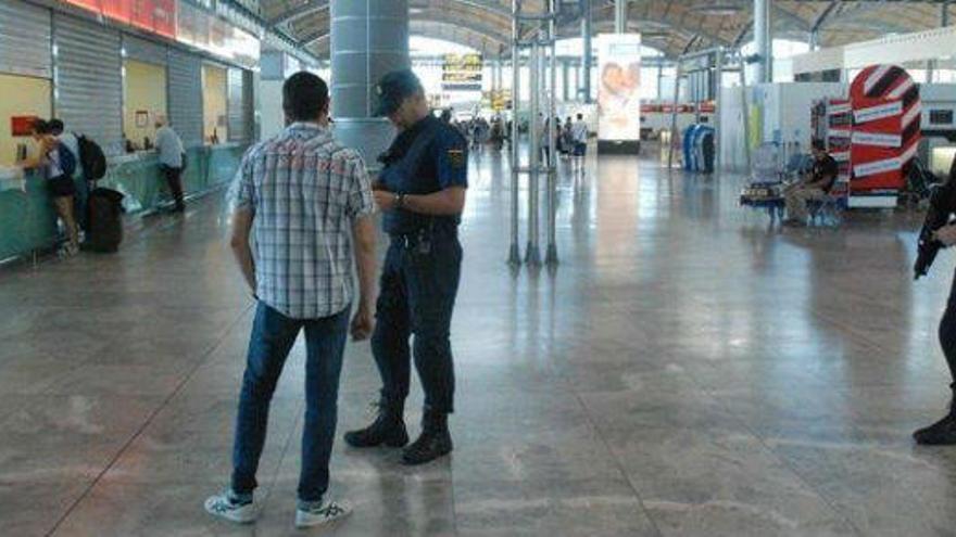 La Policía refuerza los controles preventivos en el aeropuerto de El Altet