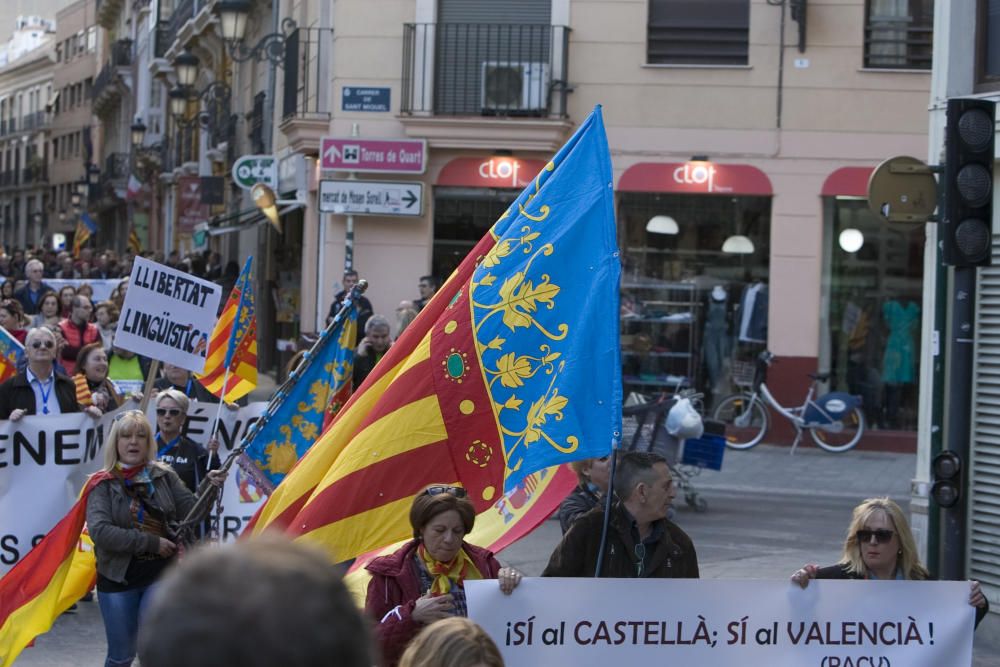 Manifestación en València contra el plurilingüismo