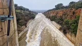 El Guadiloba corta el desembalse y evacúa 6,64 hectómetros cúbicos de agua