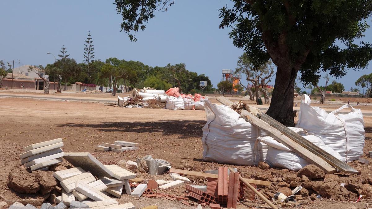 Aspecto de la finca del parque de La Siesta que estuvo abandonada entre 2015 y 2024, hasta la construcción del nuevo parque