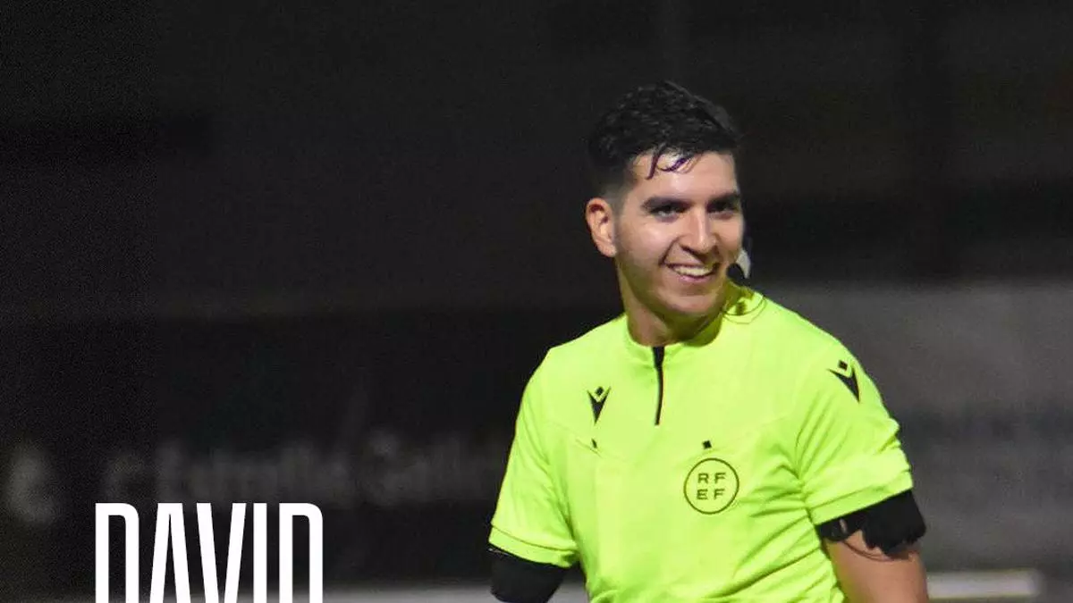 La RFEF homenajea al 芍rbitro David Garc赤a de la Loma en la Ciudad del F迆tbol