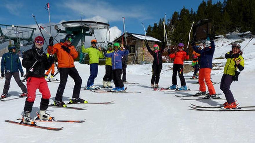 Esquiadors a les instal·lacions de la Masella.