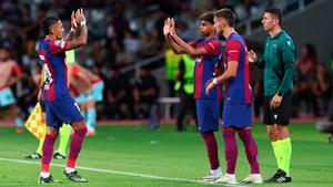 La Liga, Barcelona vs Sevilla: Ivan Rakitic Strips Down To His Underwear At  Camp Nou To Gift Sevilla Kit To Barcelona Fans. Watch