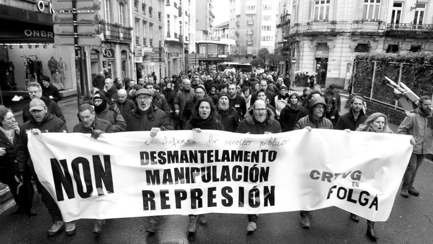 Un momento de la manifestación de la CRTVG, ayer.  // Xoán Álvarez