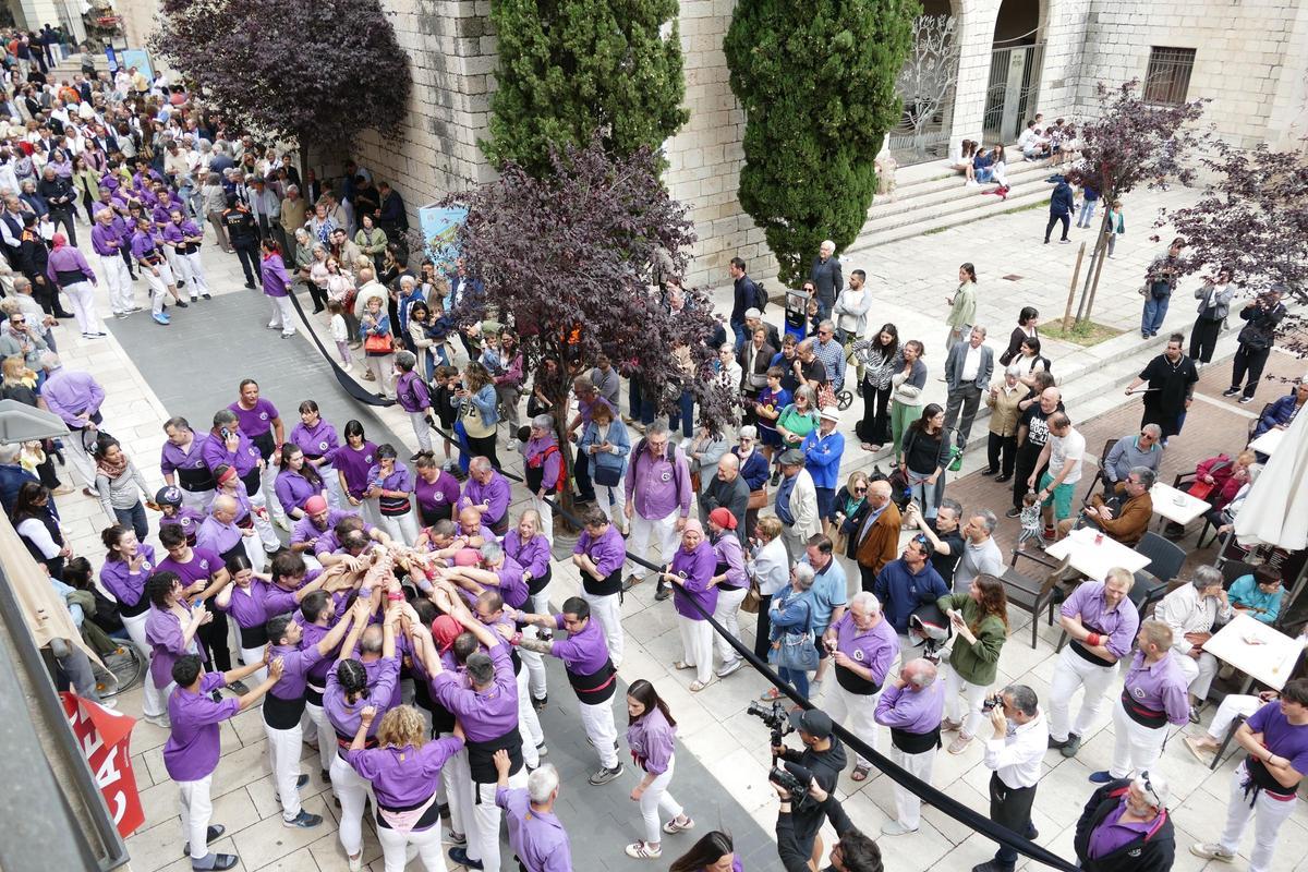EN IMATGES | Figueres viu un dels moments més esperats de les Fires i Festes de la Santa Creu: el pilar caminant