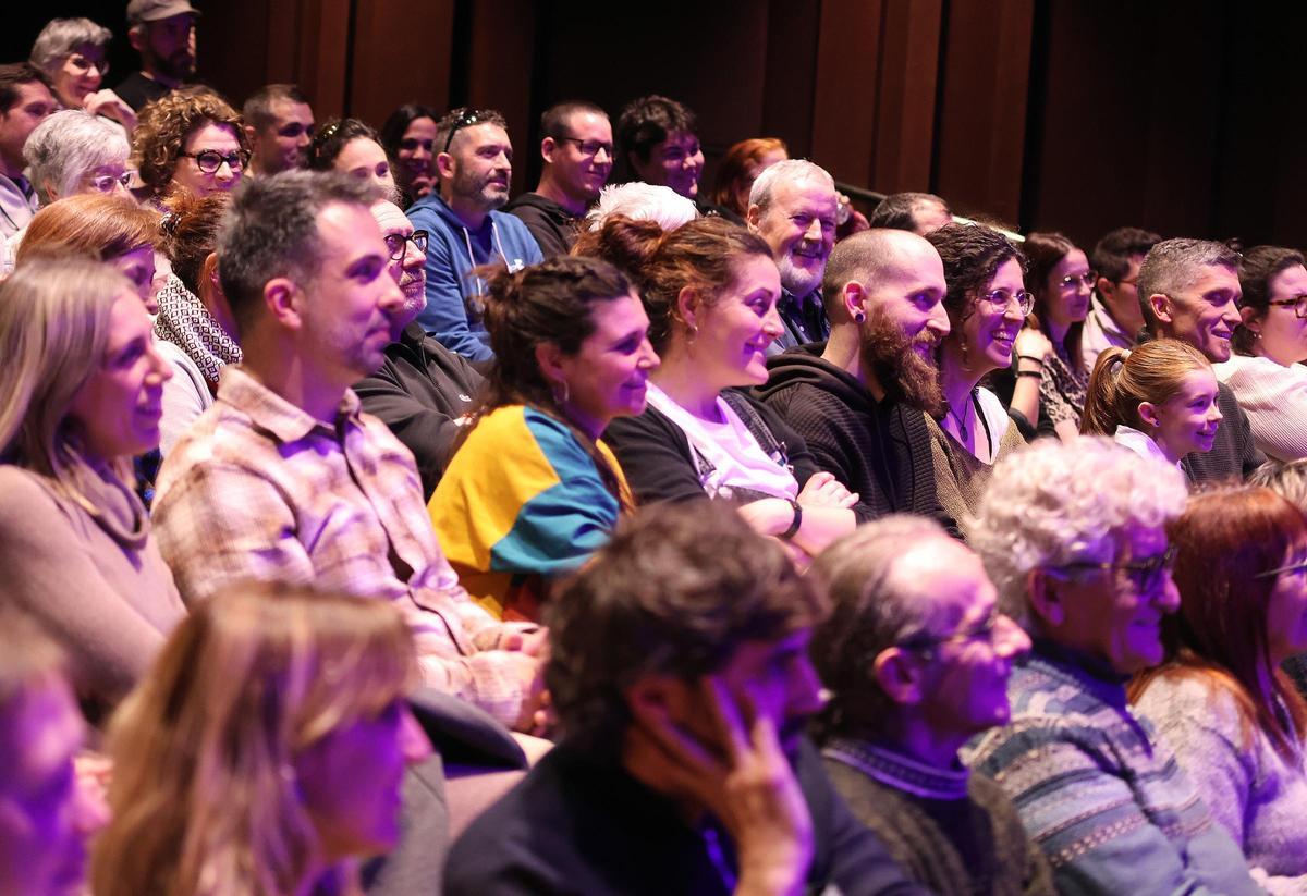Imatges del monòleg teatral 'Fills: no deu ser tan difícil!', de la manresana Míriam Tirado