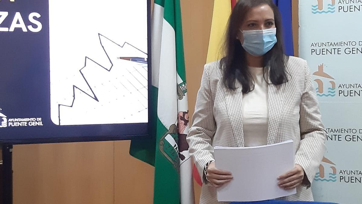 Ana Carrillo presenta el proyecto de ordenanzas del Ayuntamiento de Puente Genil.