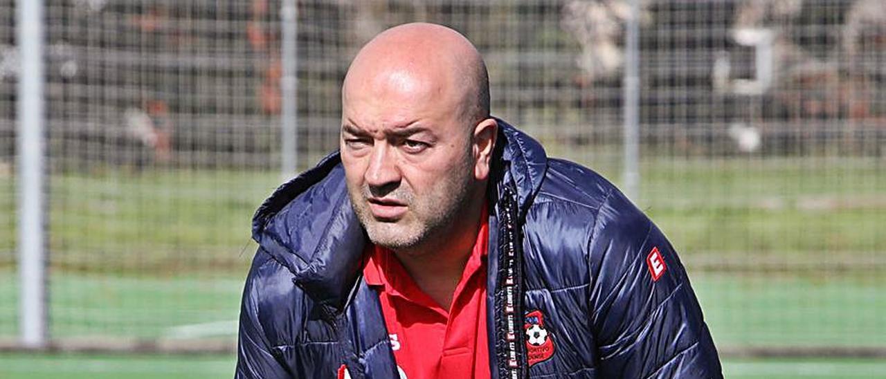 Alberto Mariano, entrenador 
del Estradense.  | // XOÁN ÁLVAREZ