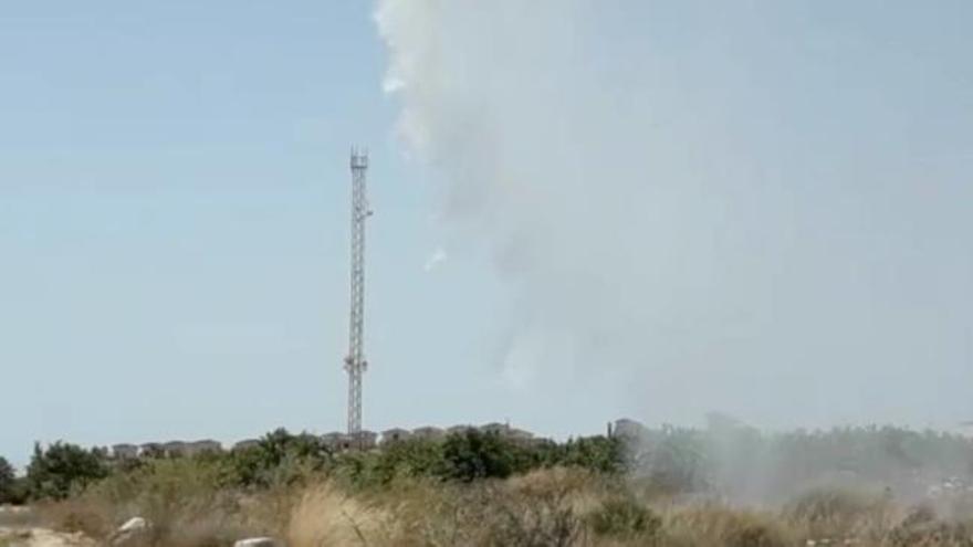 Un incendio arrasa tres hectáreas de matorrales en Los Montesinos