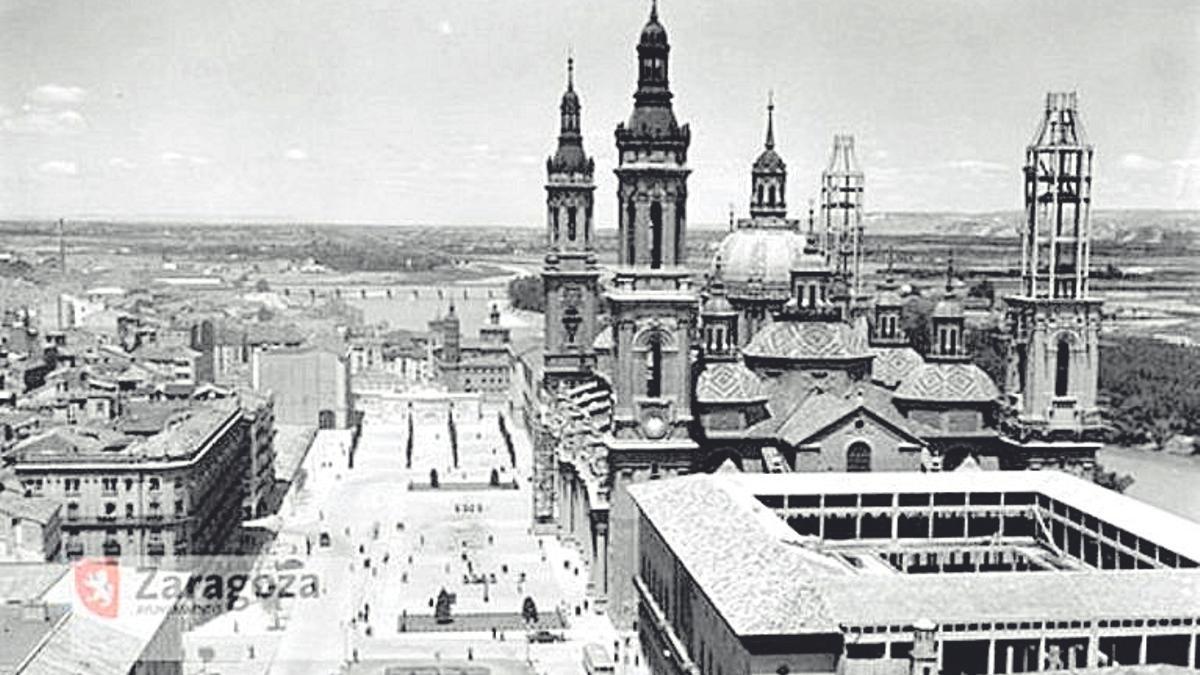 El Pilar, durante la construcción de las dos últimas torres