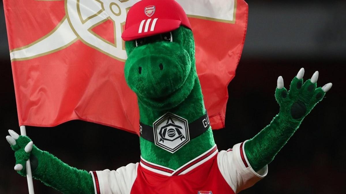 Mesut Ozil se ofrece para pagar el sueldo de Gunnersaurus, la mascota del Arsenal